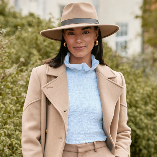 Beige brimmed ladies hat for Cheltenham Races