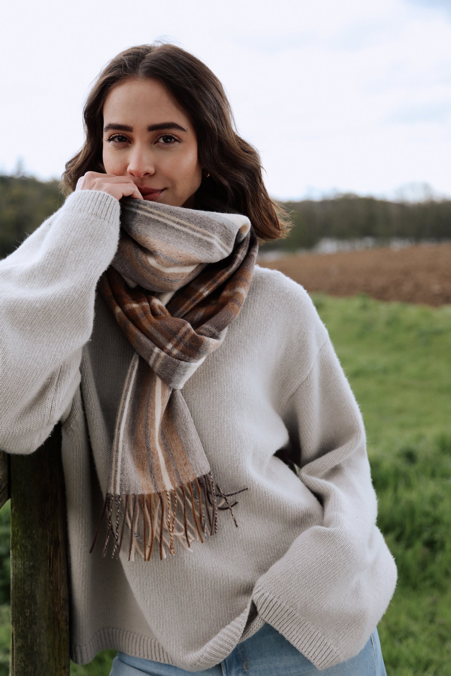 Hicks & Brown The Ashby Lambswool Scarf in Cream Check