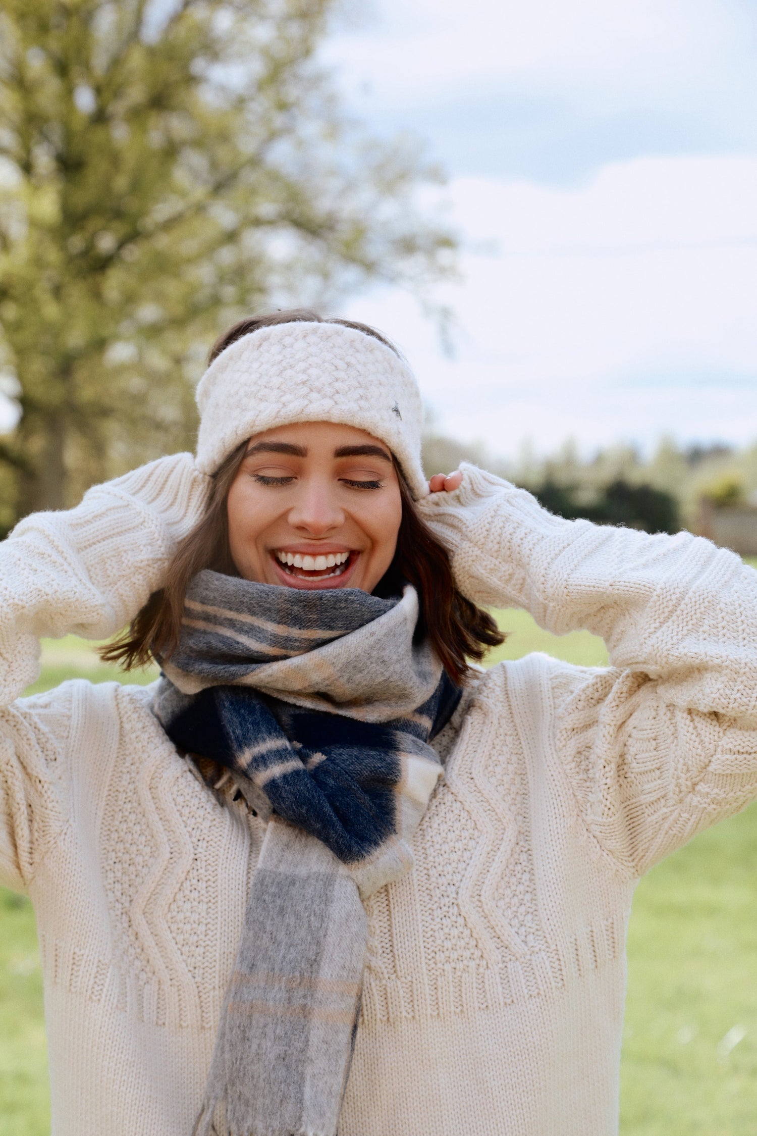 Hicks & Brown The Ashby Lambswool Scarf in Grey Check