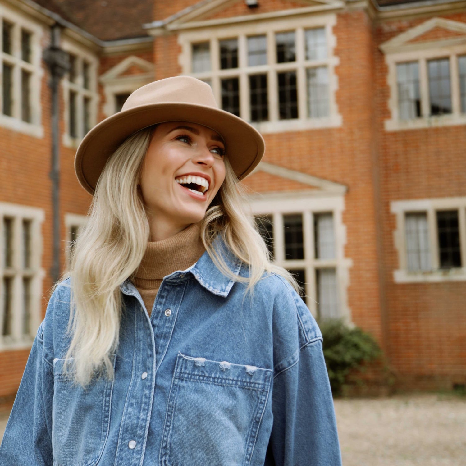 Hicks & Brown The Suffolk Fedora in Camel (Bronze Feather)