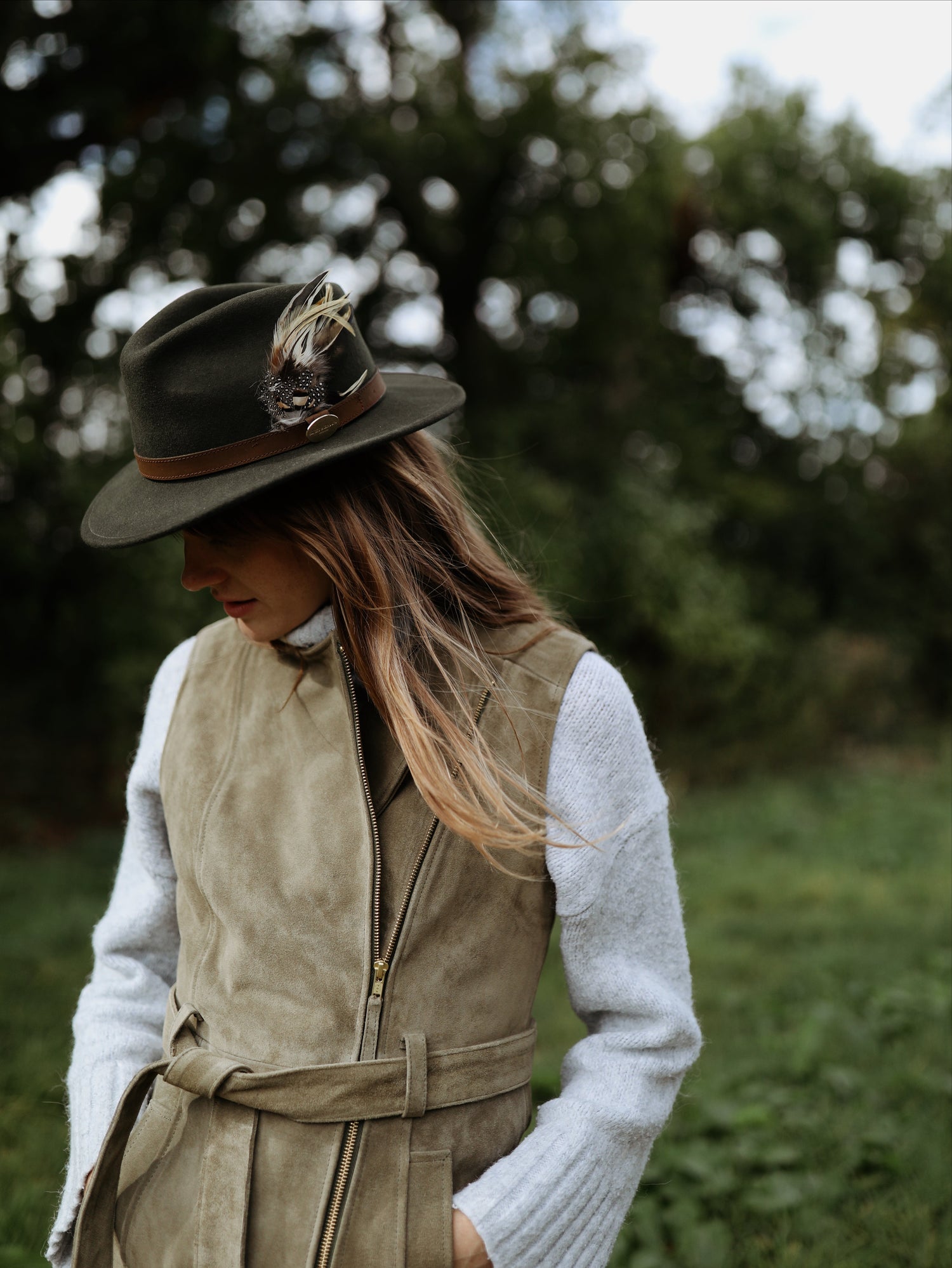 Hicks & Brown The Suffolk Fedora in Olive Green (Fawn Feather)