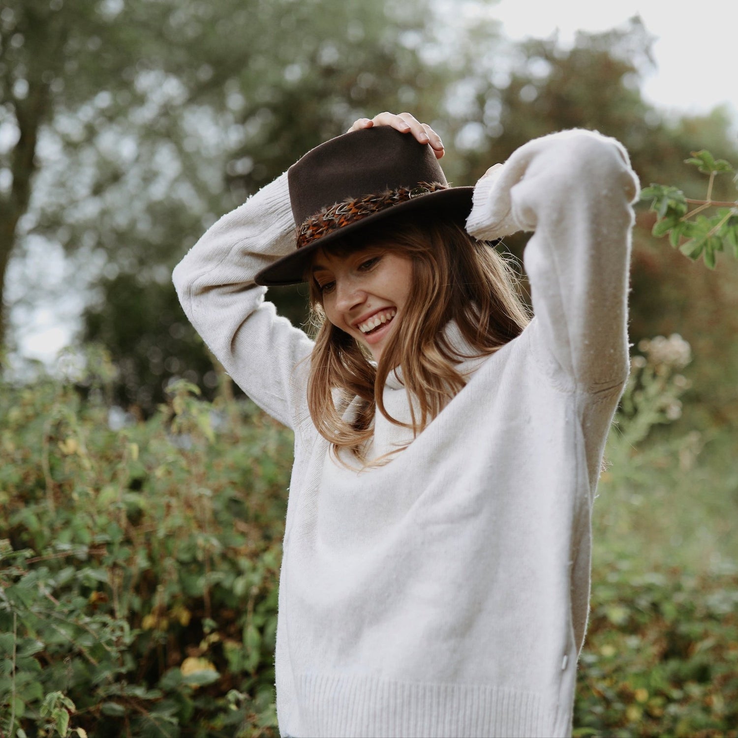 Hicks & Brown The Suffolk Fedora in Dark Brown (Pheasant Feather Wrap)